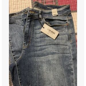 Judy Blue Non Distressed Bleach Splash Boyfriend Jeans